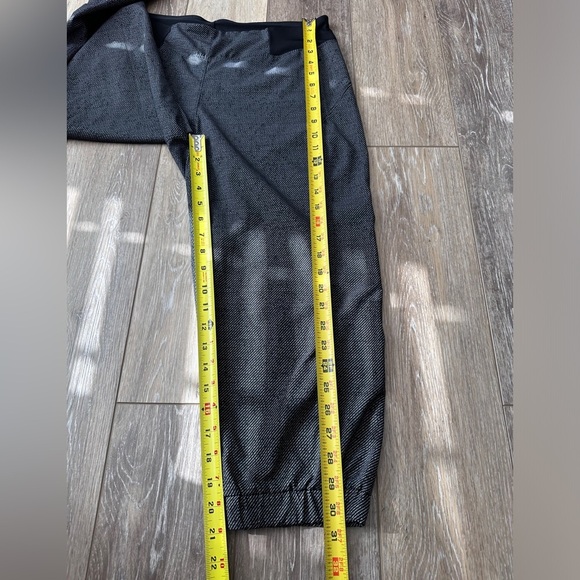 🛍️Monserrat zipper pockets Capri Size M super comfy - Picture 4 of 8